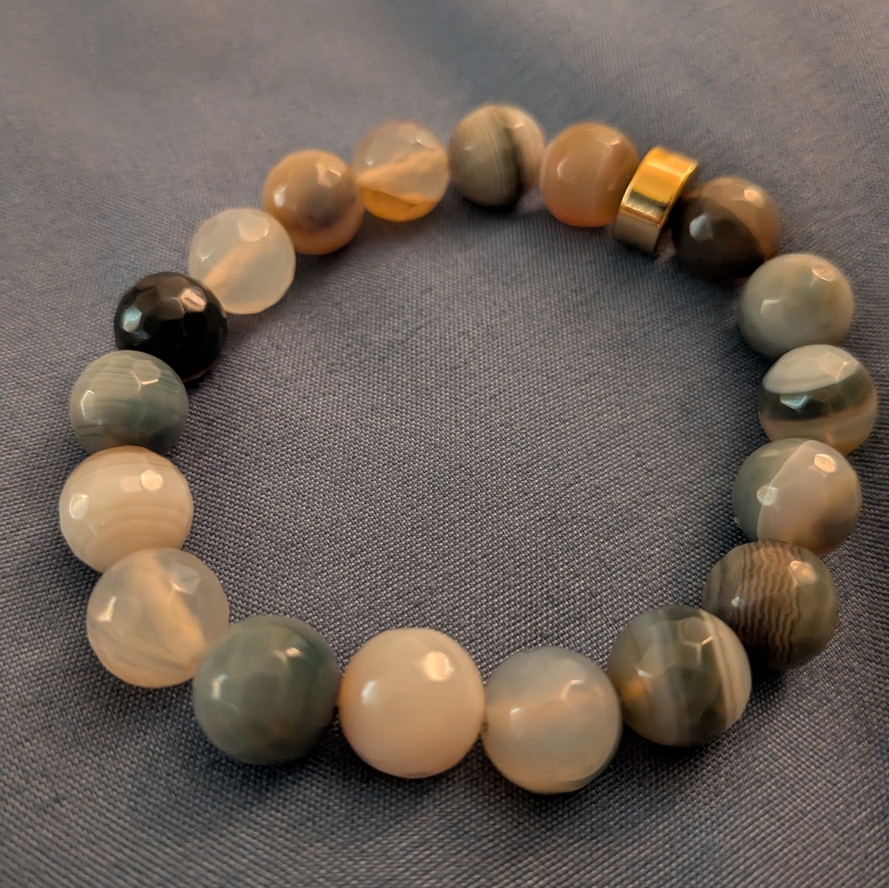Nest Stretch Bracelet Agate With 22k Gold Plated Nest Bead - Picture 2 of 2